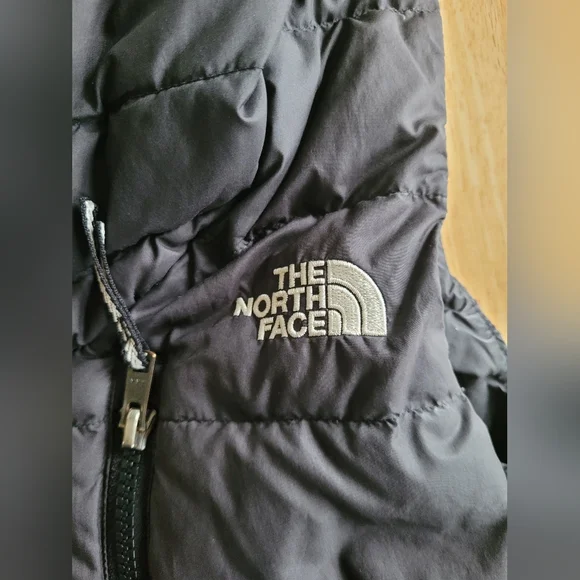 The Northface Black Quilted Hooded Vest - Picture 3 of 6